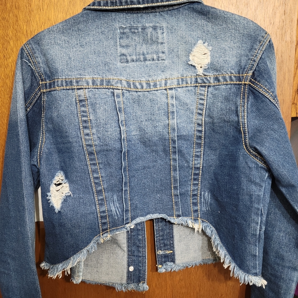 Rue 21 Cropped Blue Denim Jacket, Size M - Picture 2 of 8